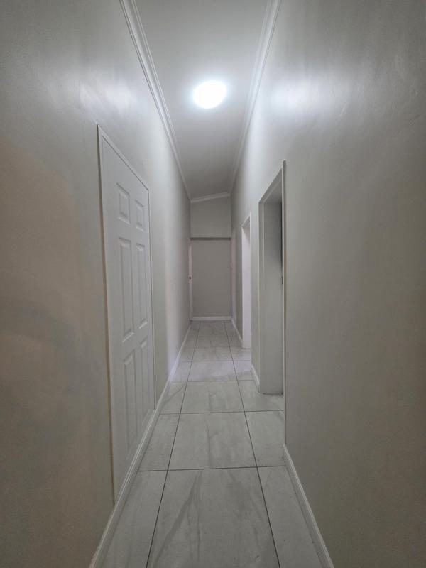 To Let 4 Bedroom Property for Rent in Blomtuin Western Cape